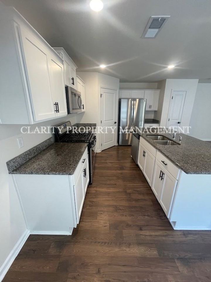 3302 Harmony Ct Ne - Photo 4 of 20