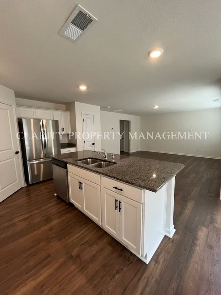 3302 Harmony Ct Ne - Photo 5 of 20