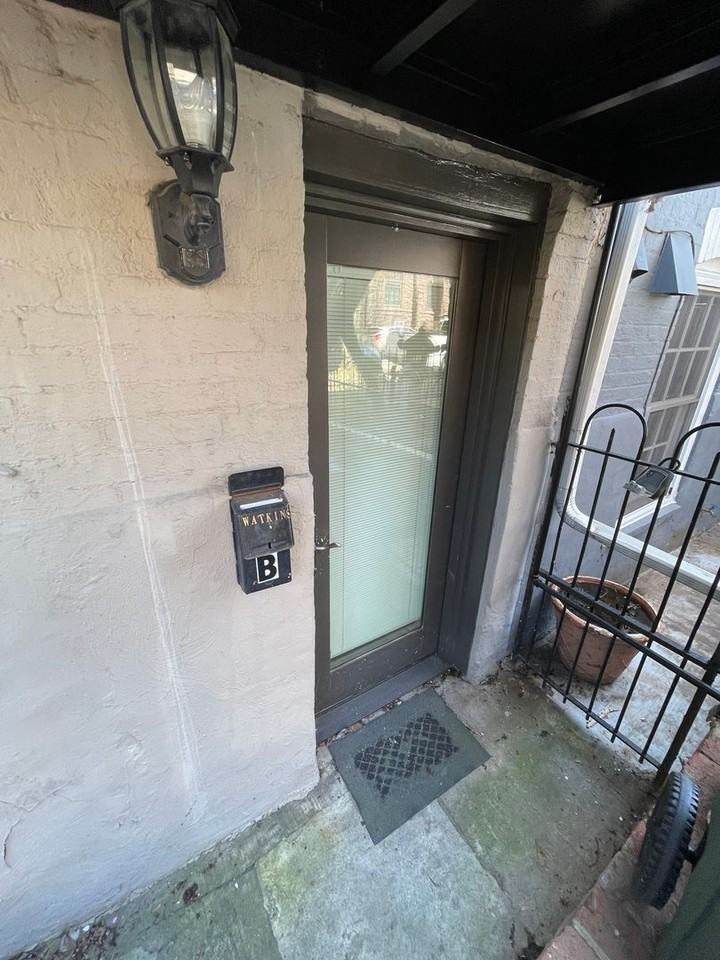 211 C St Ne #B - Photo 2 of 14