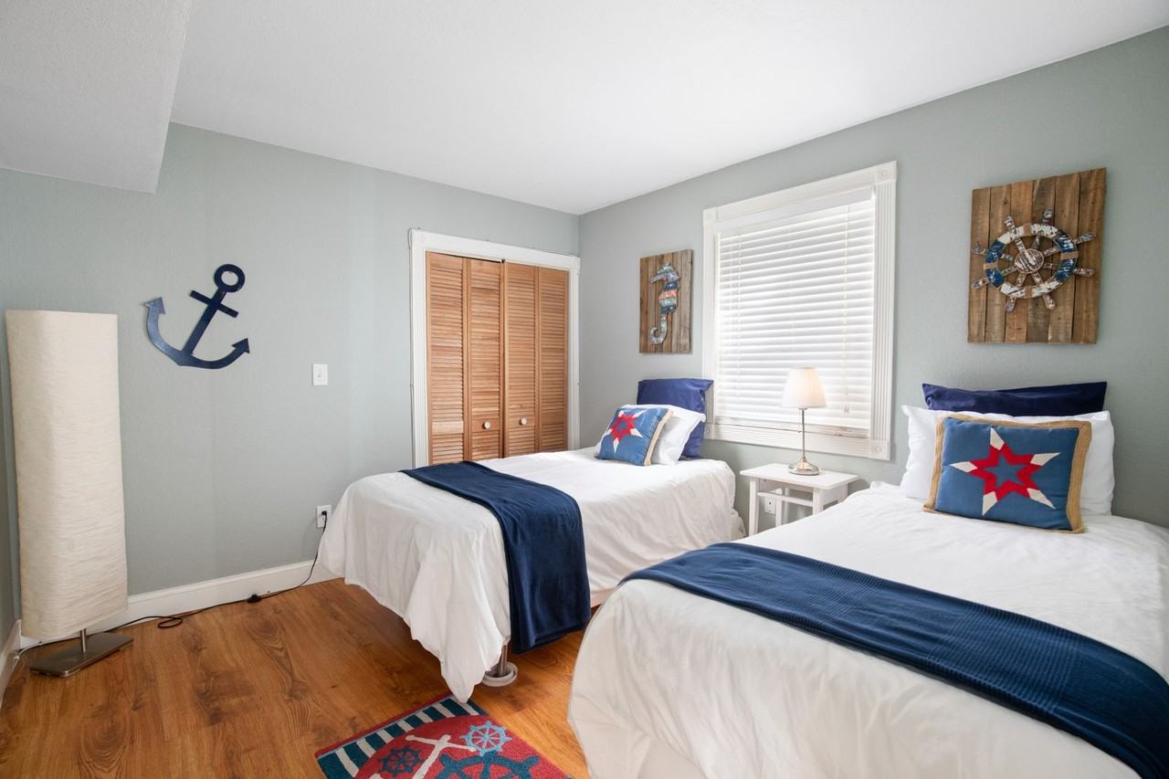 714 Elizabeth St - Photo 6 of 12