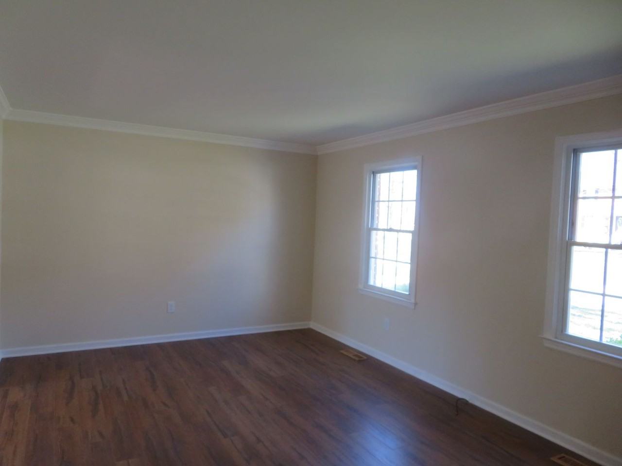 212 Stratford Dr - Photo 3 of 37