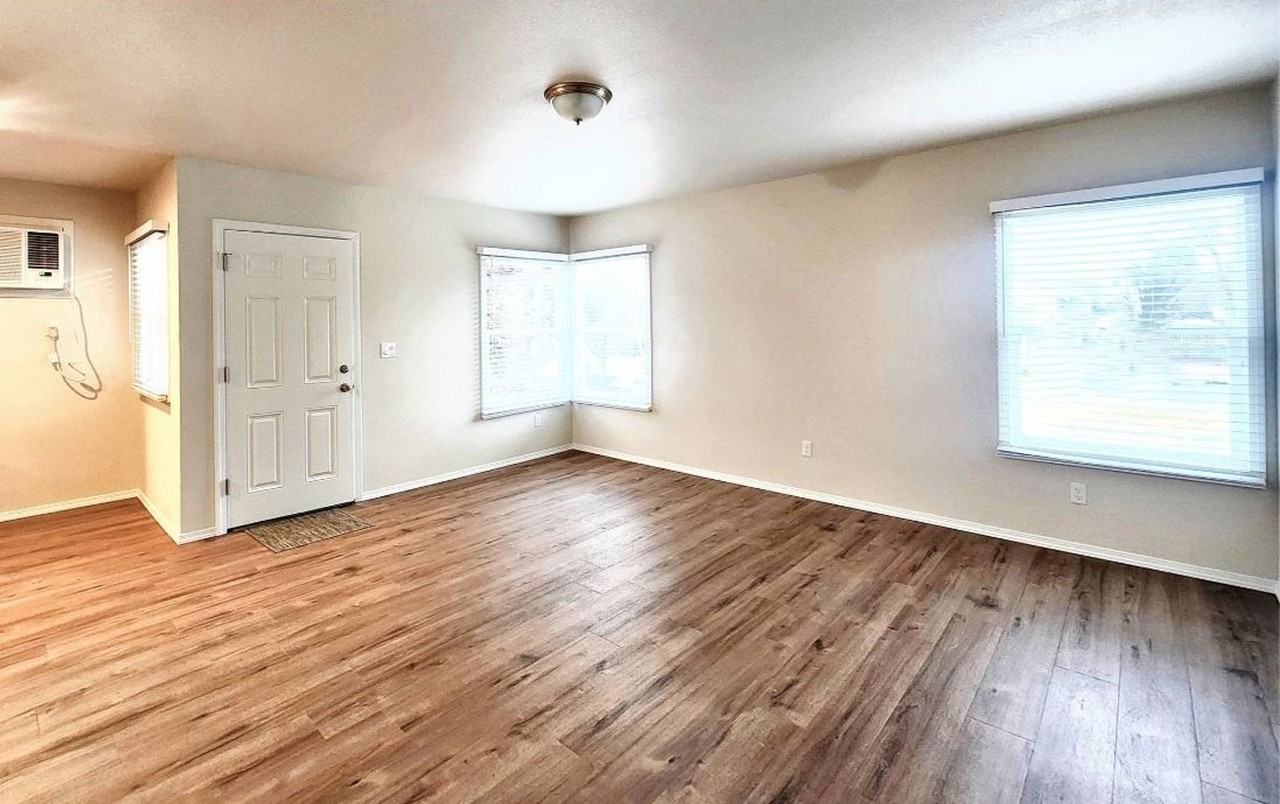 Fully Renovated Townhomes! Brand New Stainless Steel Appliances! & Bonus Area! - Photo 3 of 49