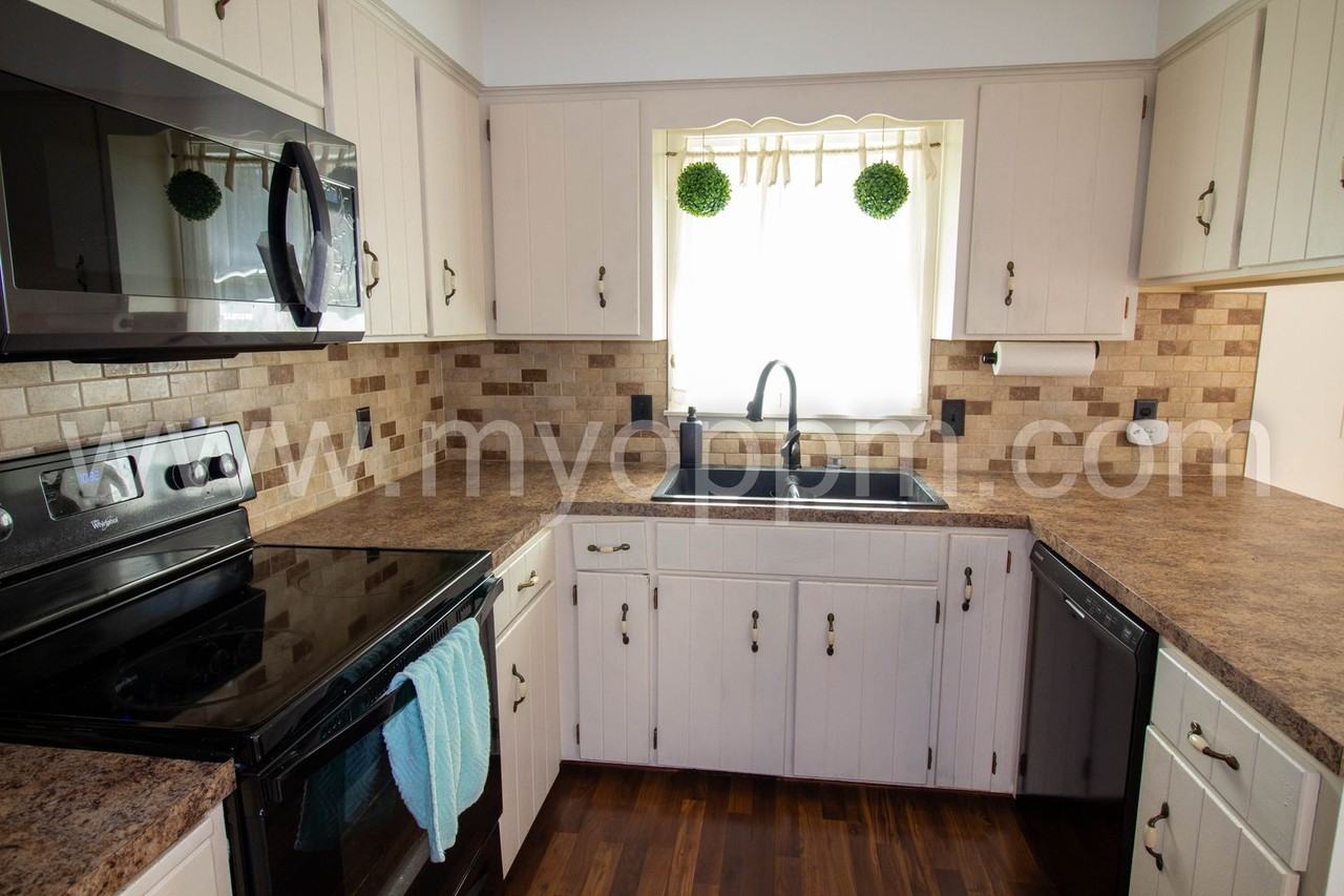 6711 S 75th Ave - Photo 6 of 32