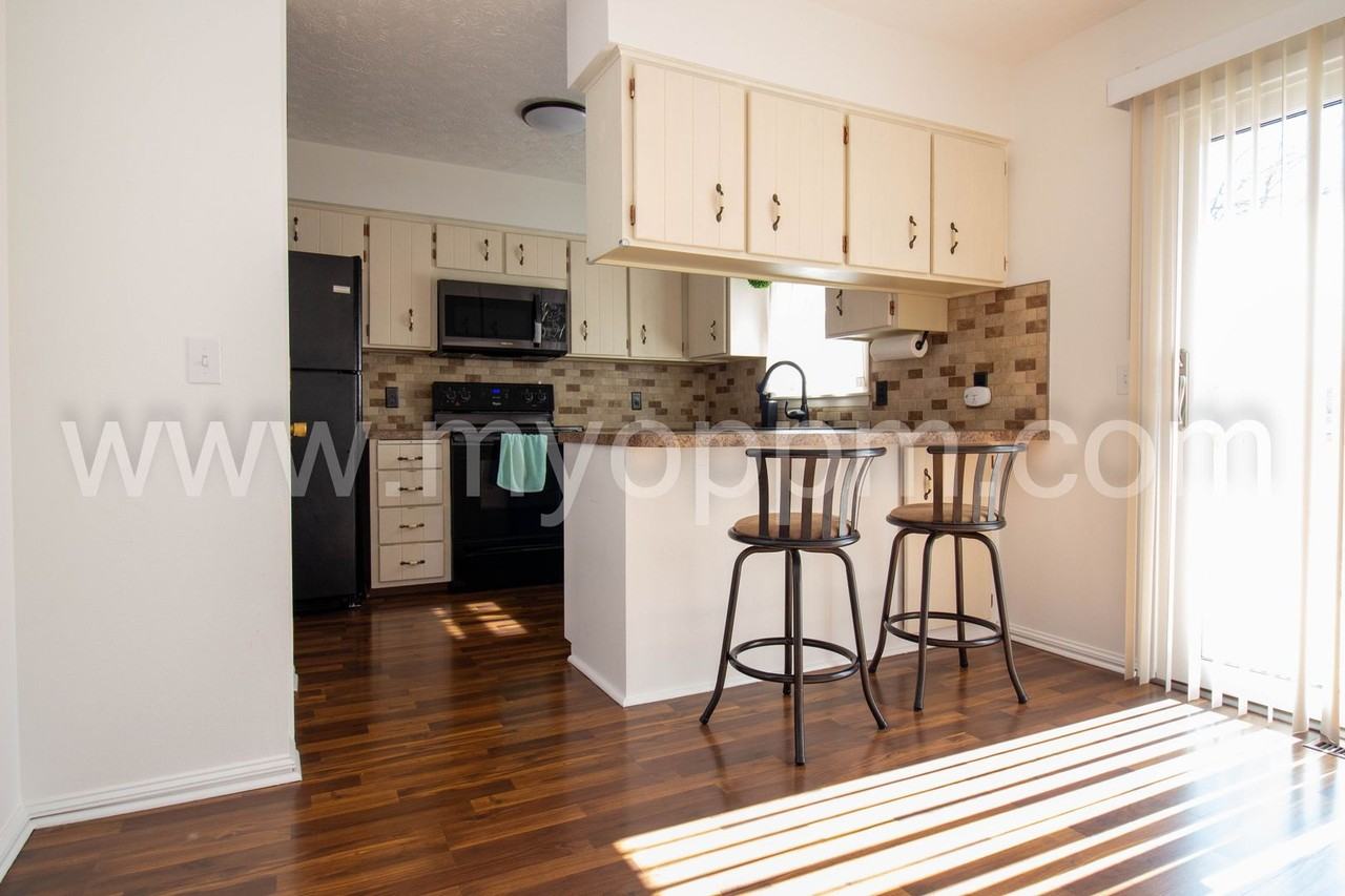 6711 S 75th Ave - Photo 7 of 32