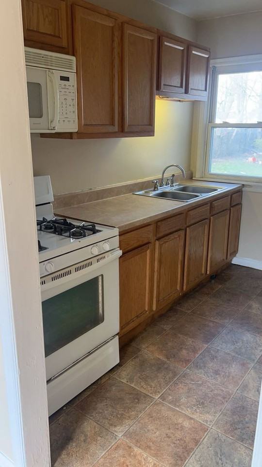 624 Church St - Photo 2 of 7