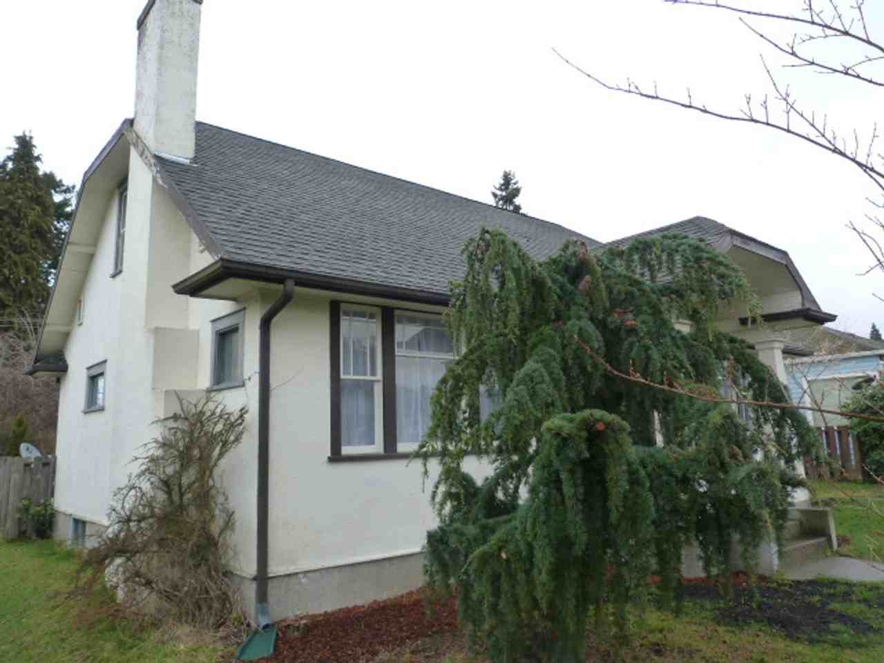 1121 E 3rd St - Photo 2 of 26