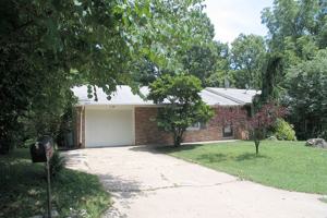 featured image of 3006 Lynnwood Dr