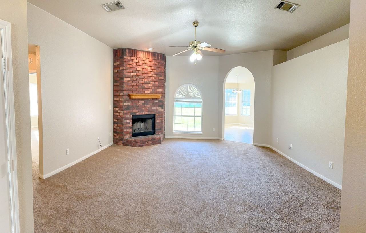 4506 Mildred Ave - Photo 4 of 16