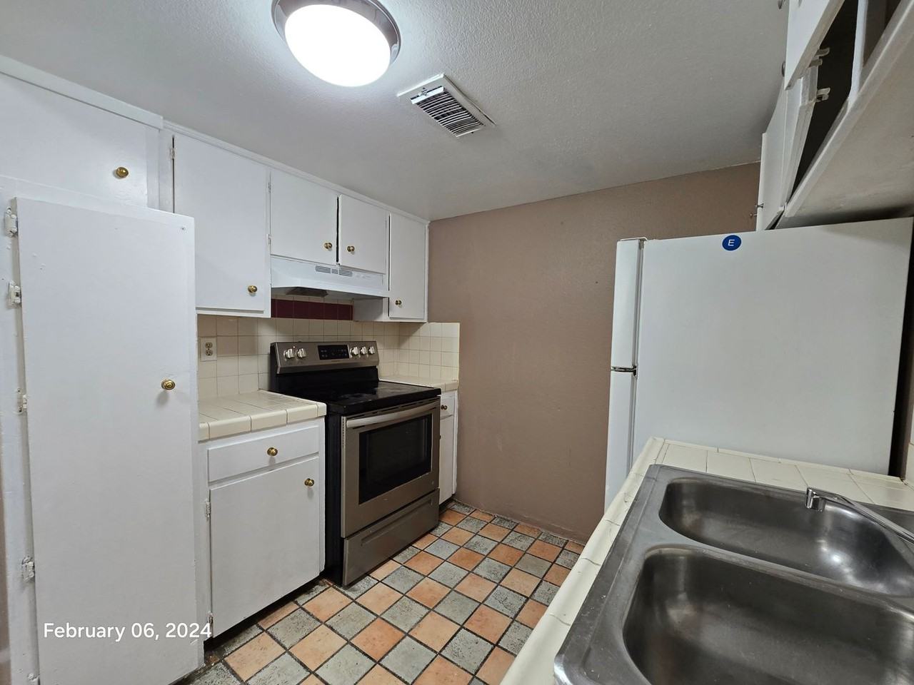 505 Mckellar Cir #1 - Photo 2 of 14