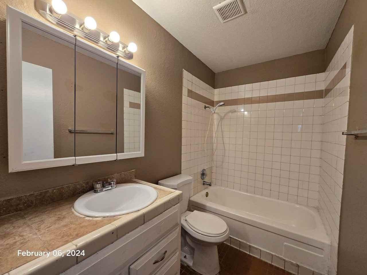 505 Mckellar Cir #1 - Photo 3 of 14