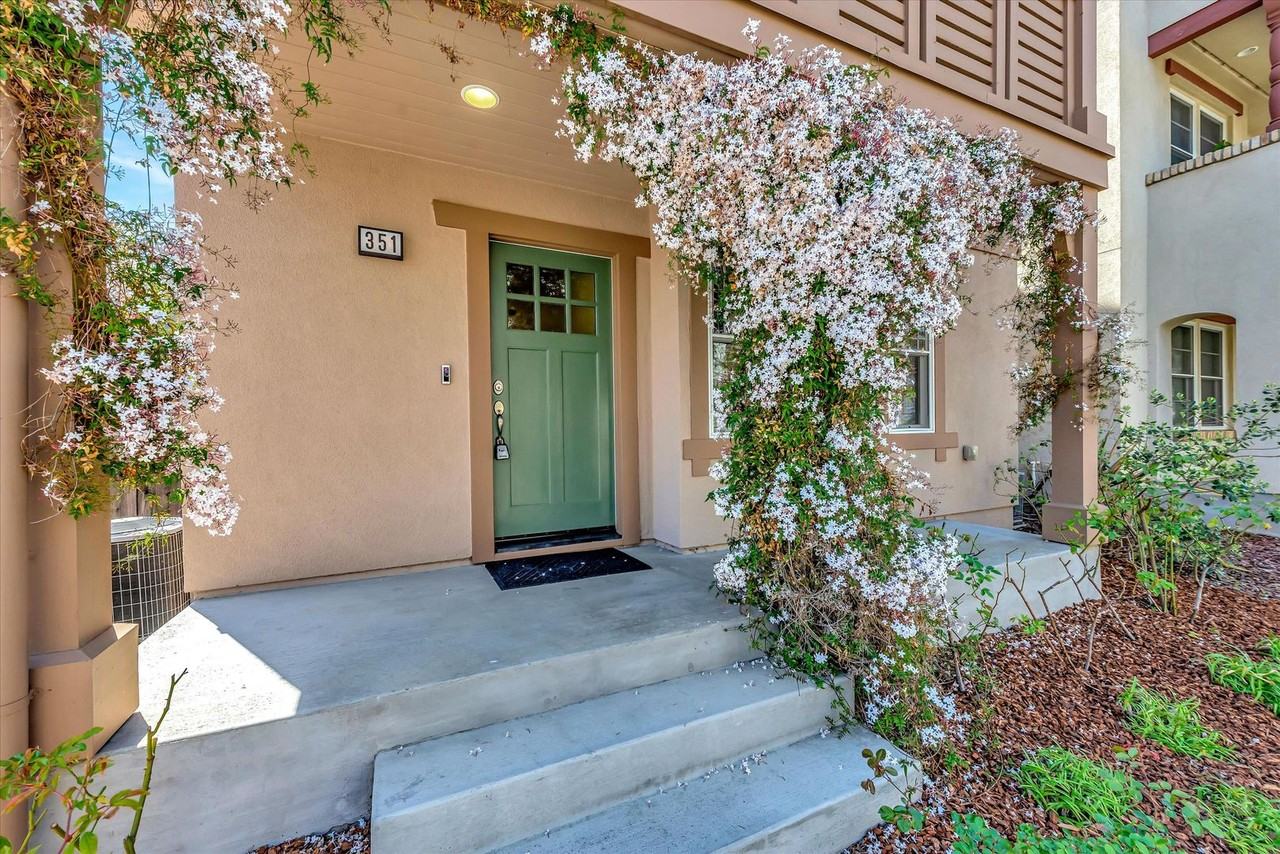 351 Pine Way - Photo 3 of 43