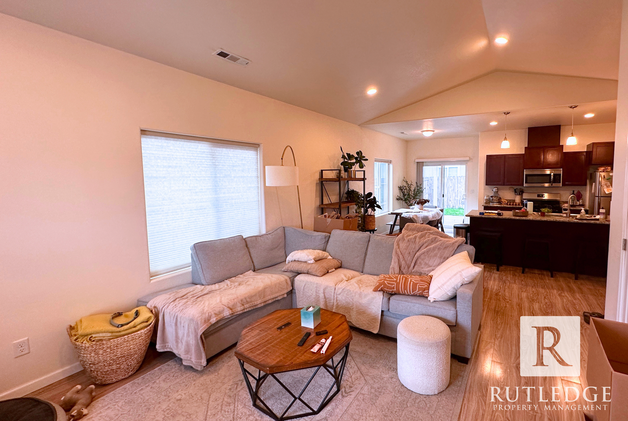 867 Tannin Dr - Photo 2 of 9