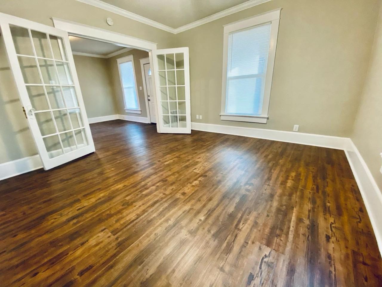 1029 Bruce St - Photo 3 of 15