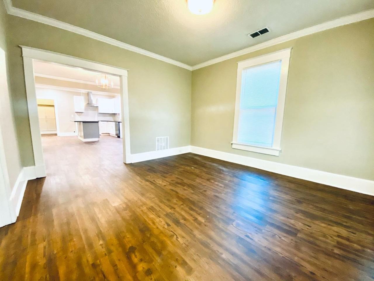 1029 Bruce St - Photo 4 of 15