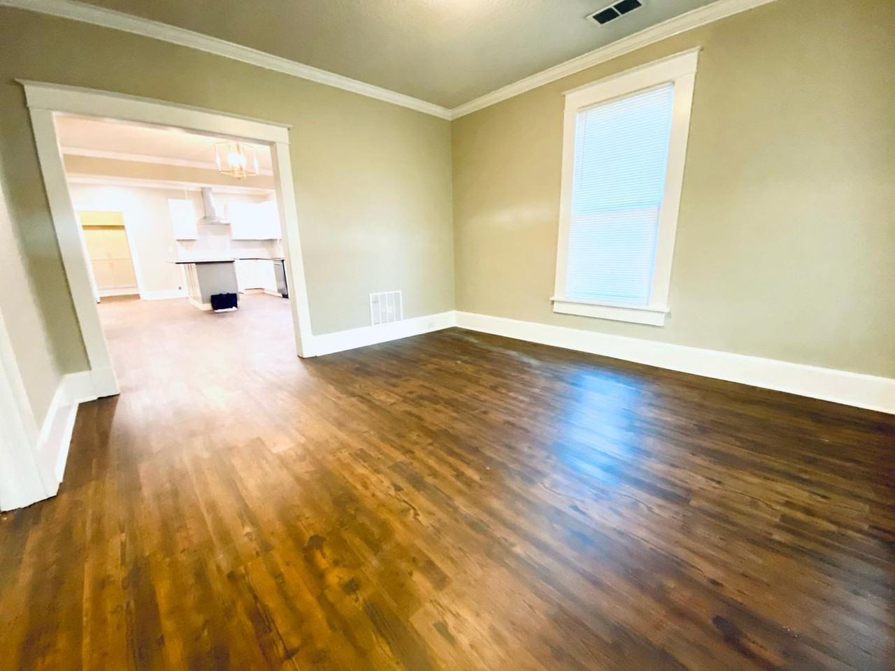 1029 Bruce St - Photo 5 of 15
