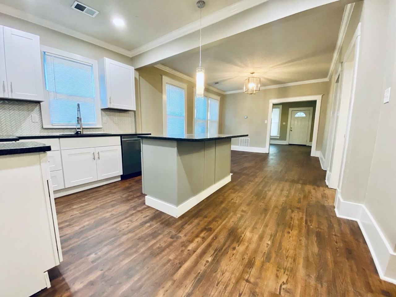 1029 Bruce St - Photo 7 of 15