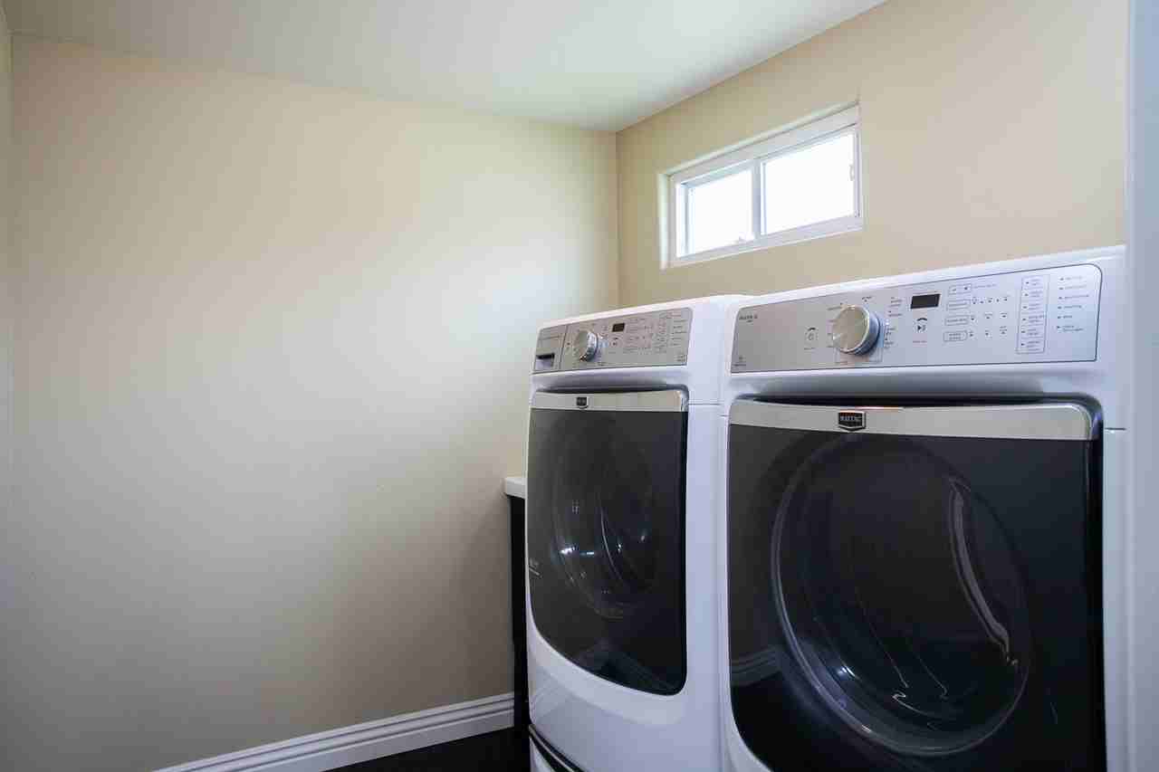 1044 E Palmyra Ave - Photo 3 of 50