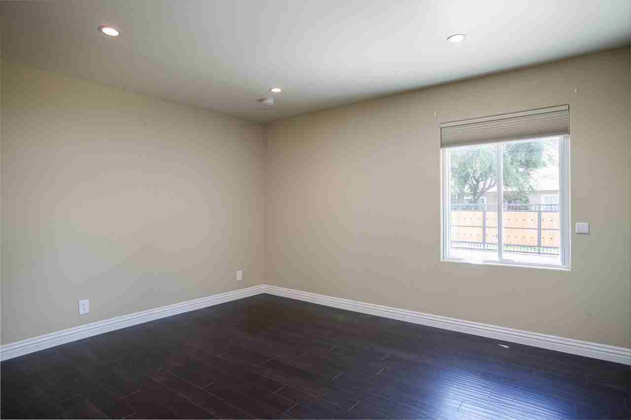 1044 E Palmyra Ave - Photo 5 of 50