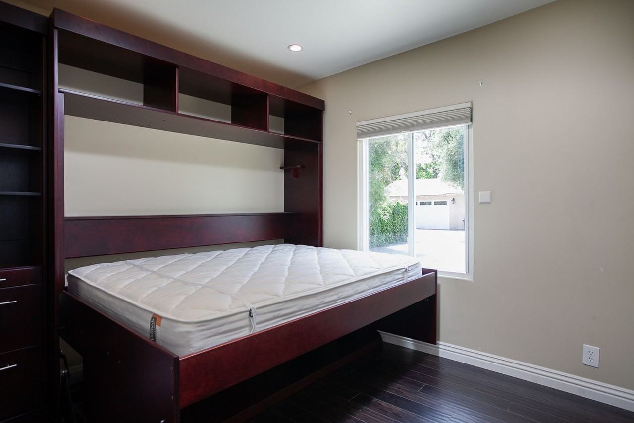 1044 E Palmyra Ave - Photo 7 of 50