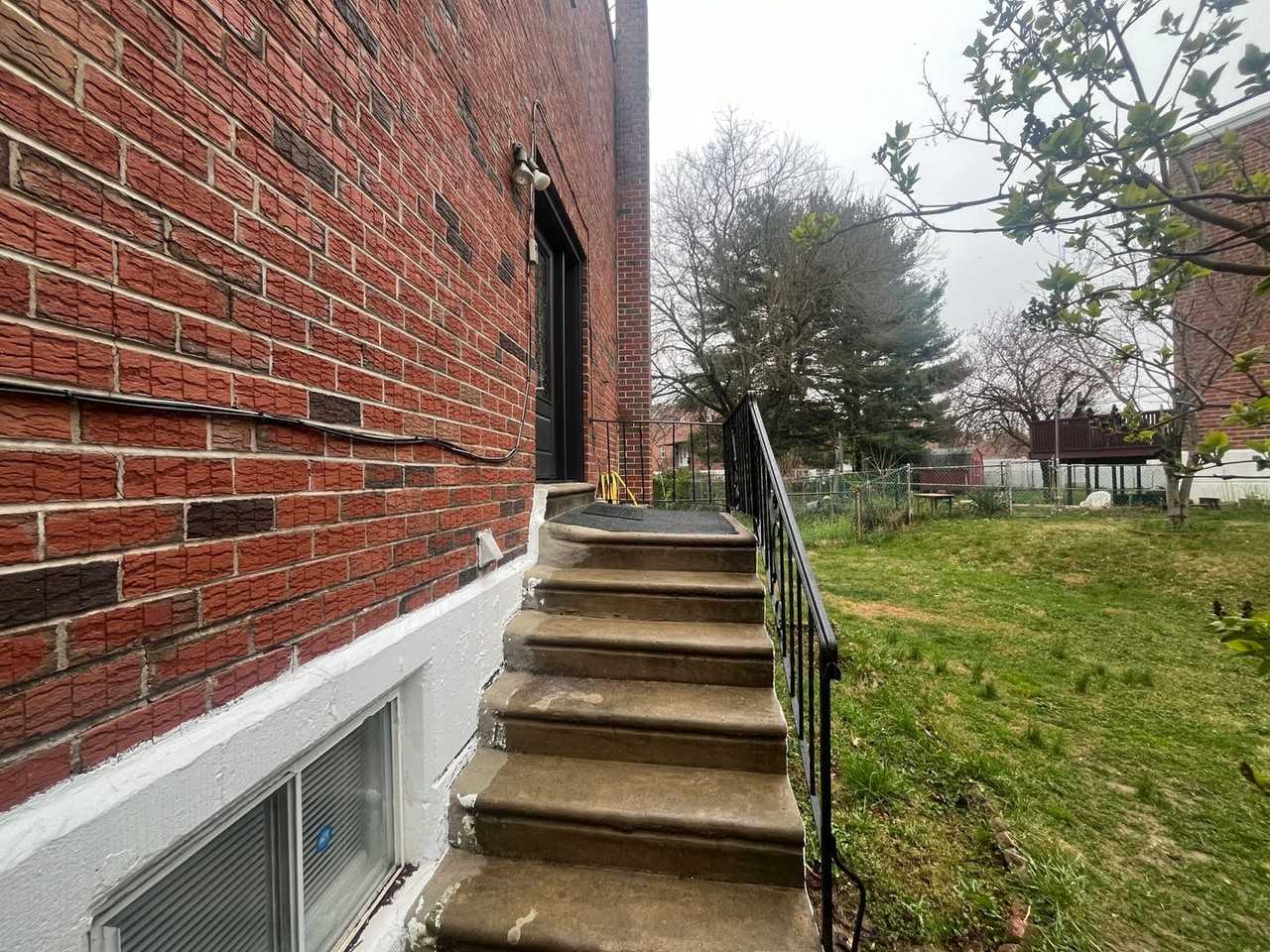 411 Gardner St - Photo 2 of 27