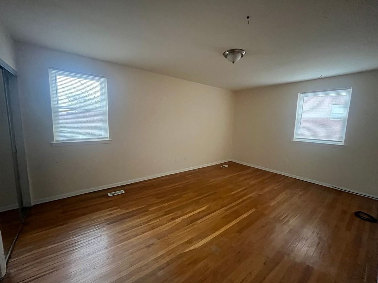 411 Gardner St - Photo 3 of 27