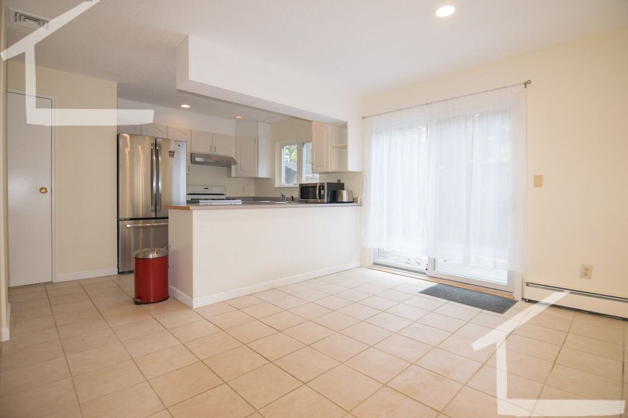 148 Thorndike St - Photo 7 of 17