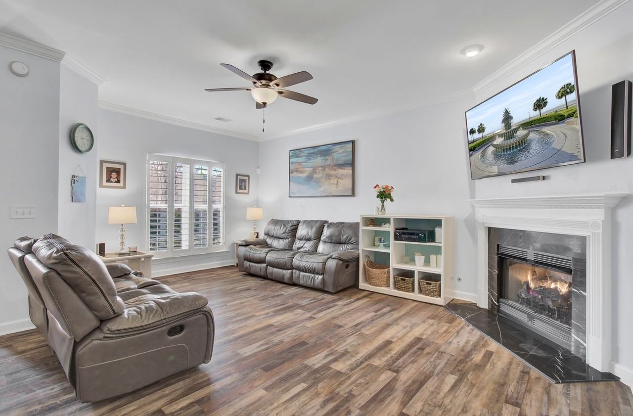 1443 Wellbrooke Ln - Photo 4 of 32