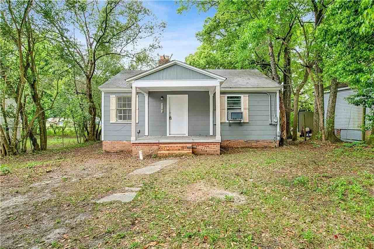 2103 E Victory Dr - Photo 2 of 21