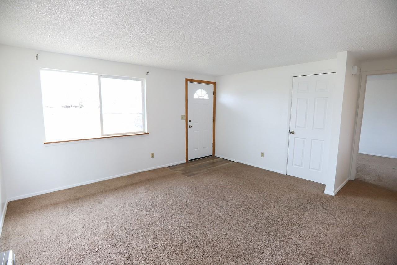 764 Railway St - Photo 3 of 12