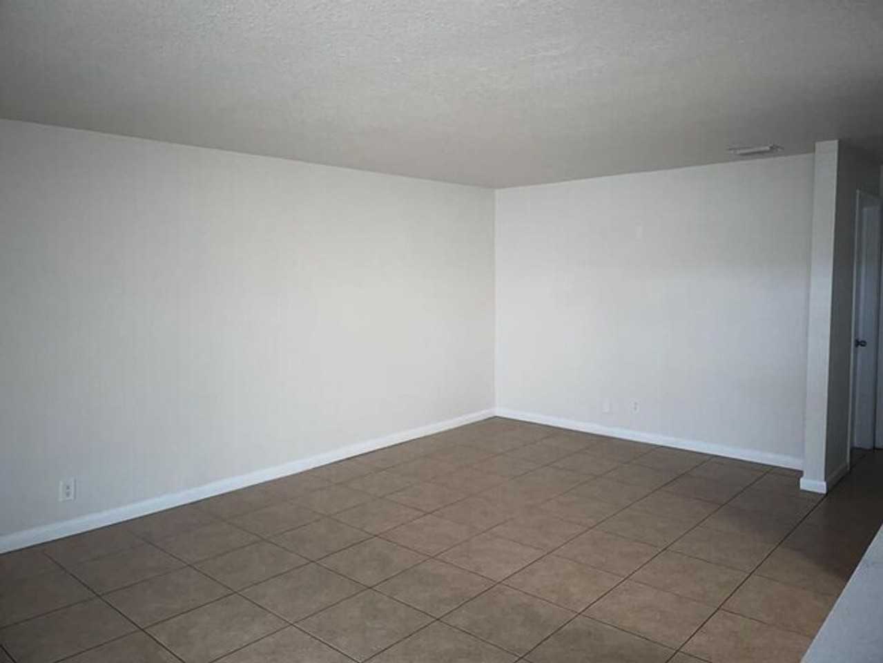 1540 W Blue Heron Blvd - Photo 5 of 6