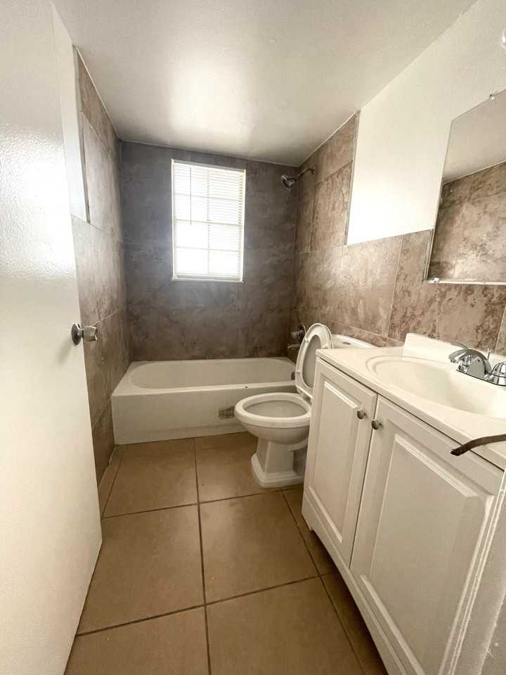 1907 N Haverhill Rd - Photo 5 of 19