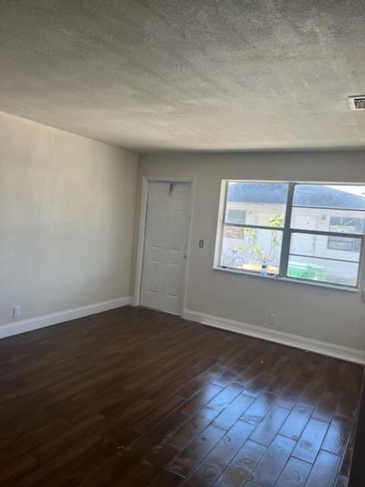 2300 Avenue S - Photo 3 of 13