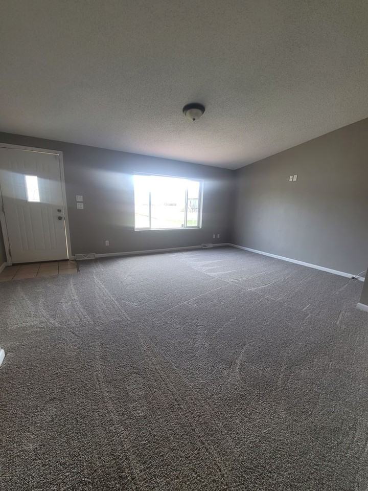 8820 N 79th St - Photo 3 of 22