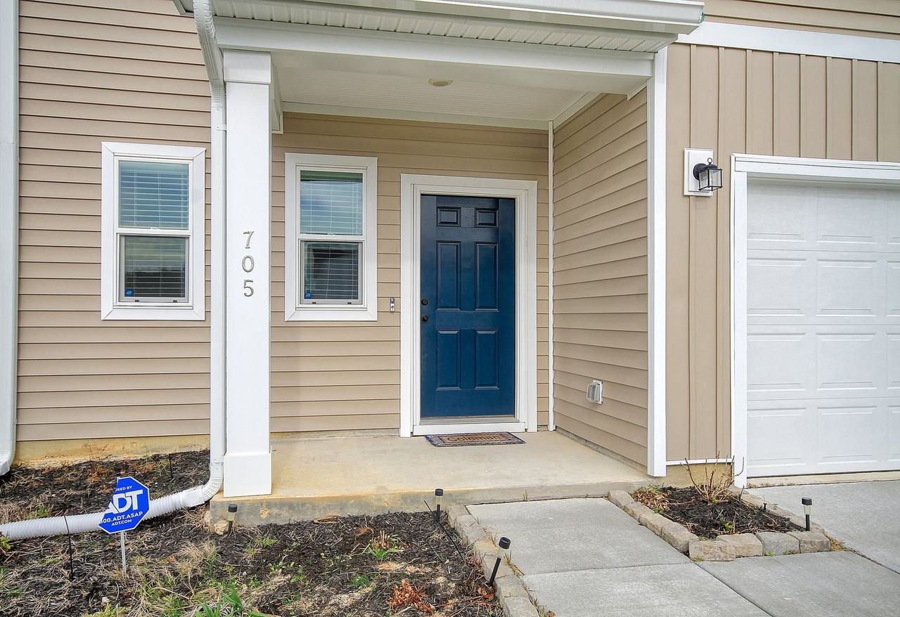 705 Mcroy St - Photo 2 of 28