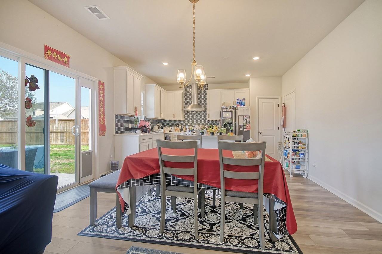 705 Mcroy St - Photo 4 of 28