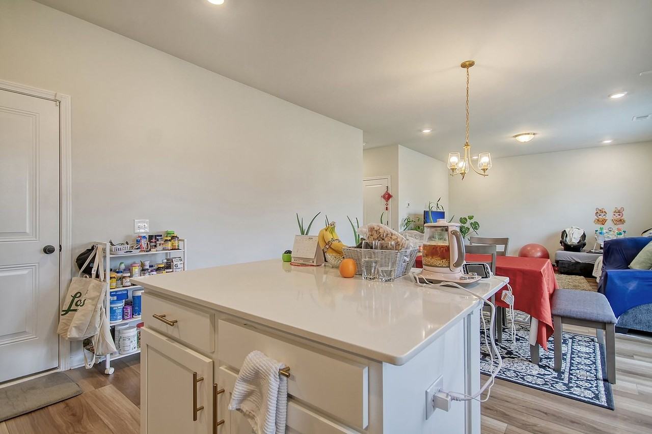 705 Mcroy St - Photo 7 of 28