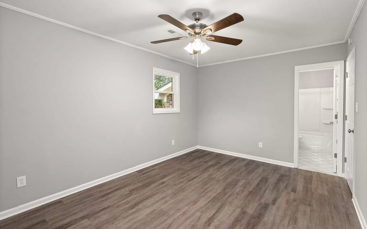 426 Longleaf Dr - Photo 2 of 21