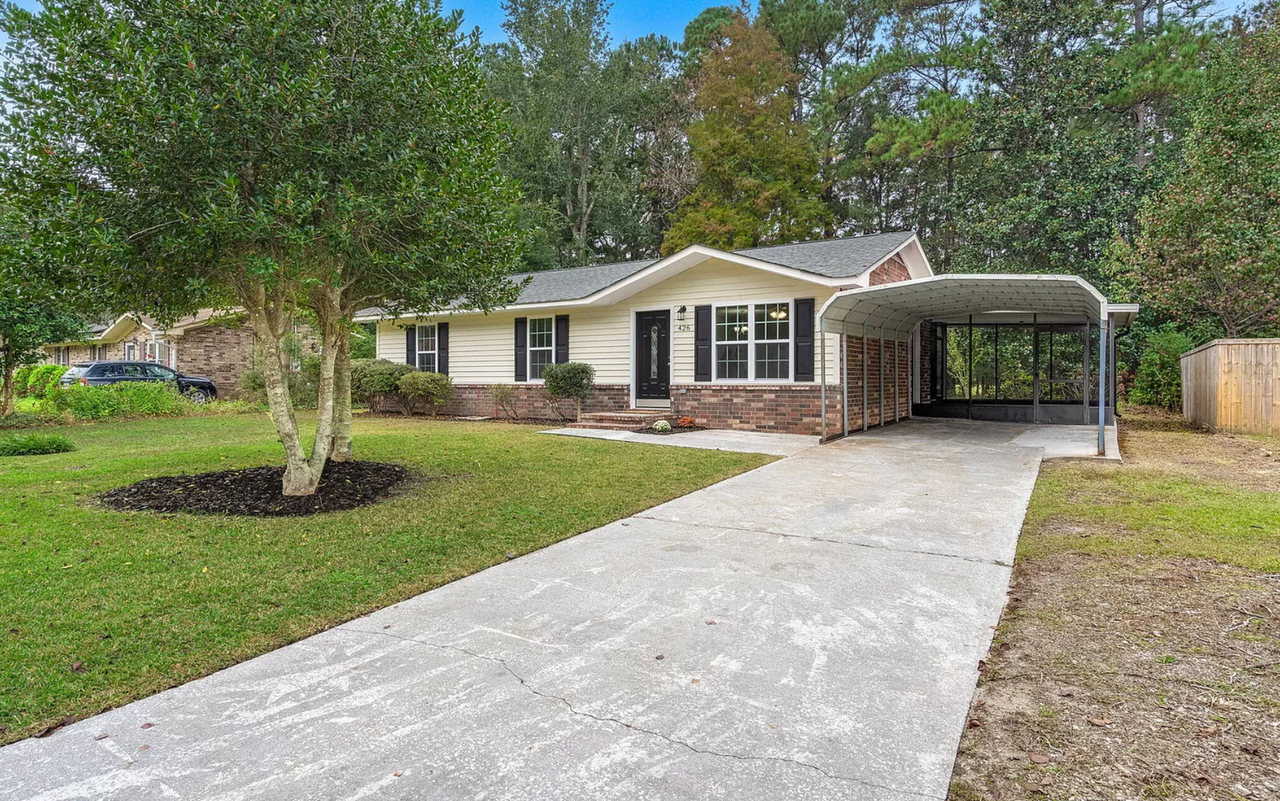 426 Longleaf Dr - Photo 4 of 21