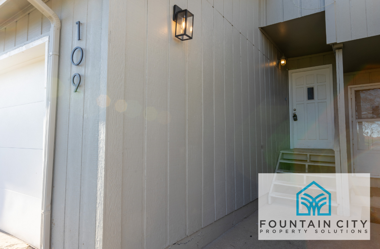 109 Crawford St - Photo 2 of 25