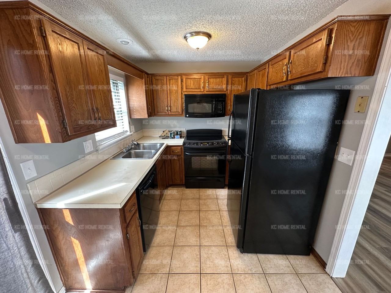 7816 N Camden Ave - Photo 2 of 26