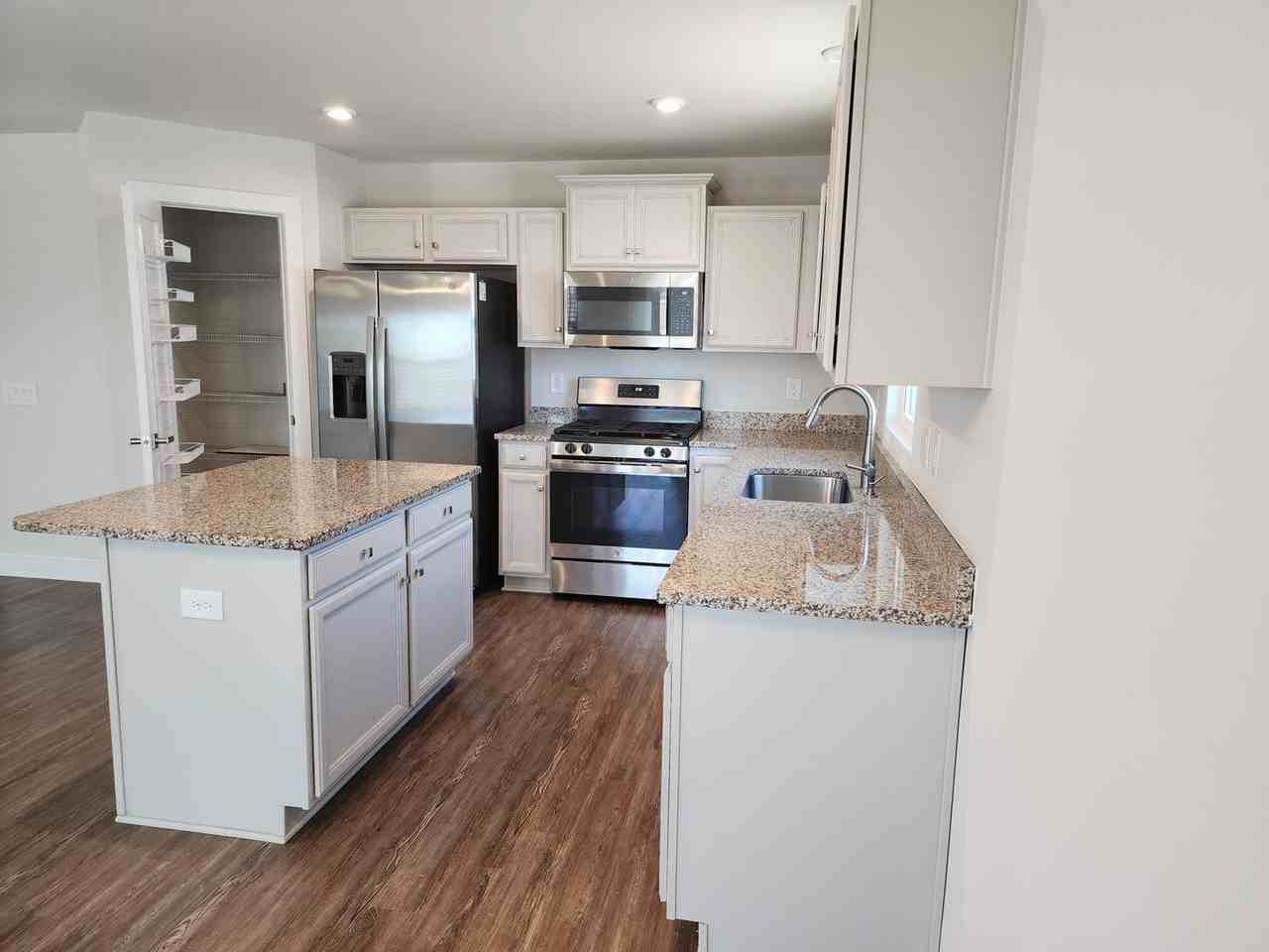 7551 Southamptonshire Way - Photo 3 of 28