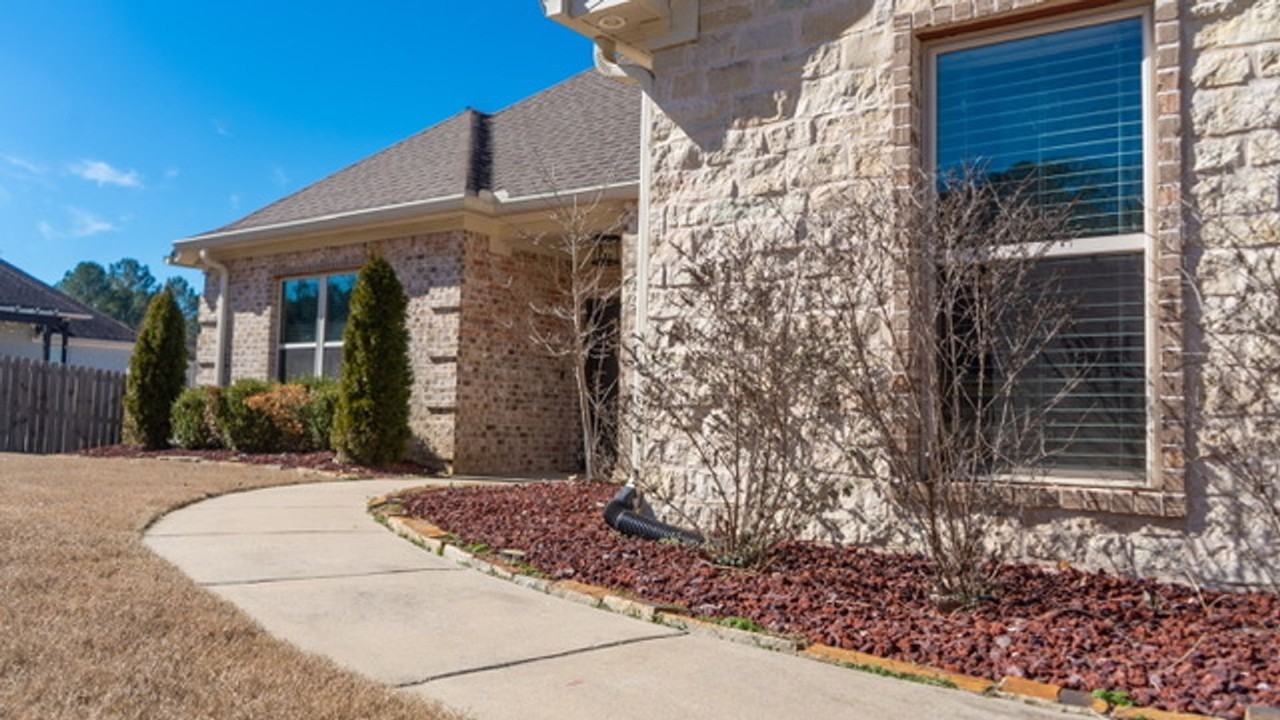 3707 Sterling Oaks Dr - Photo 2 of 43
