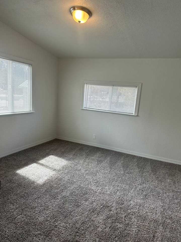 16182 South Dr - Photo 2 of 15