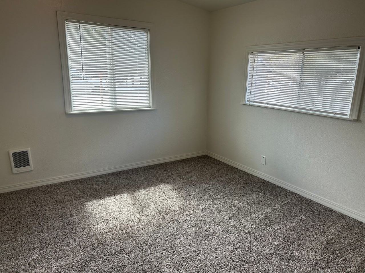 16182 South Dr - Photo 3 of 15