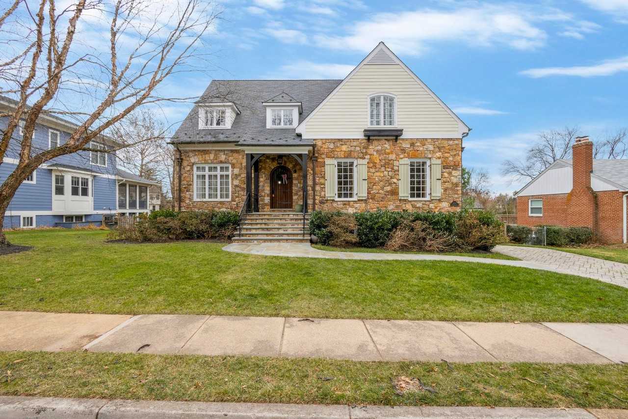 3212 N Rochester St - Photo 2 of 50