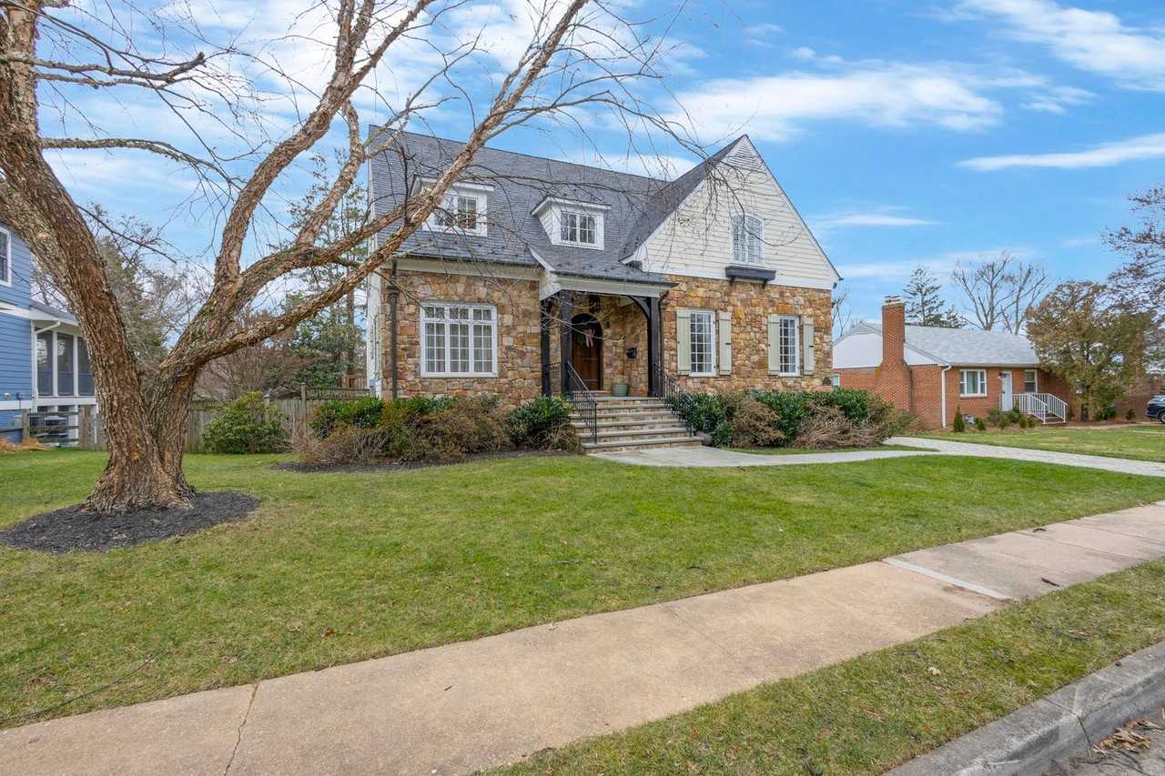 3212 N Rochester St - Photo 3 of 50