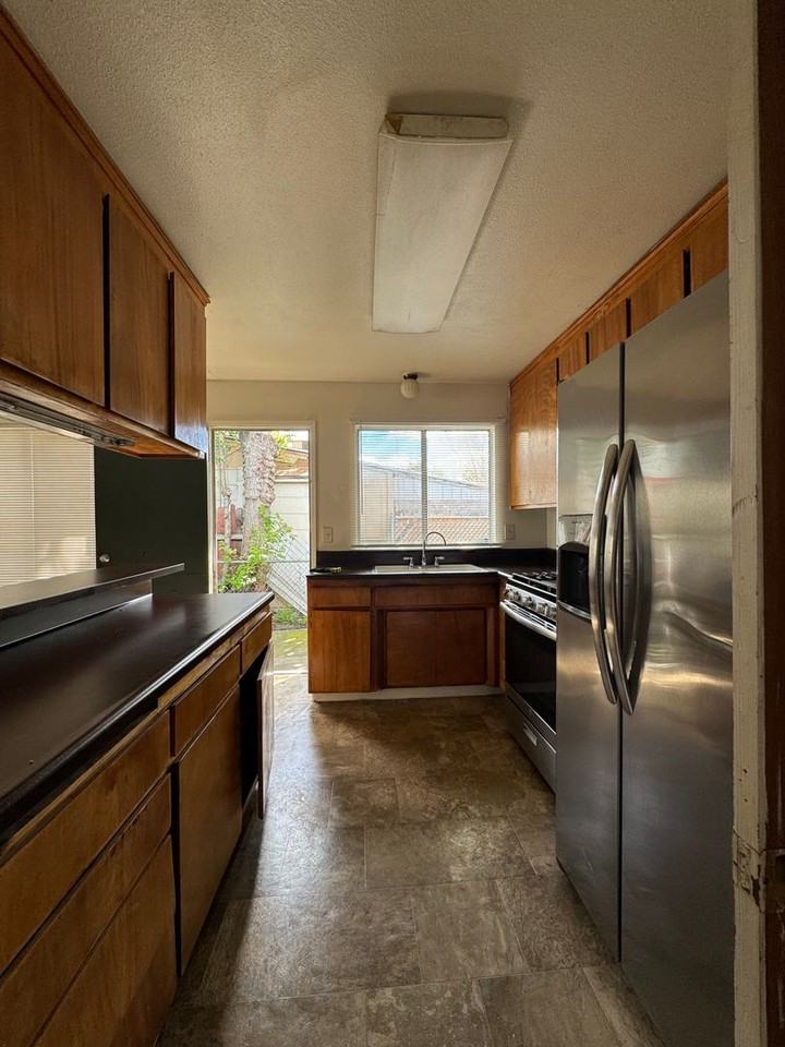 4008 32nd St - Photo 3 of 10