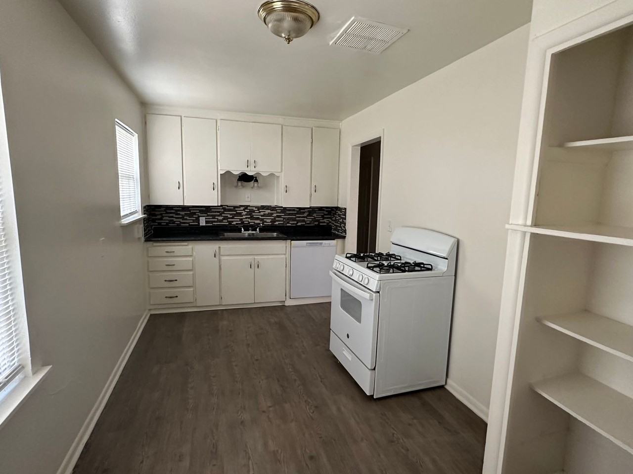 4657 N Boston Ave - Photo 3 of 11