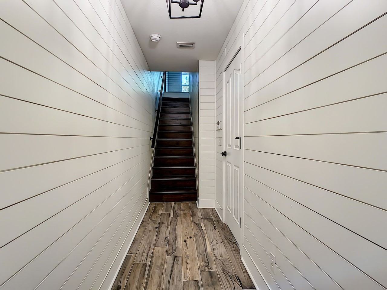 8631 Majestic Elm Ct - Photo 5 of 28