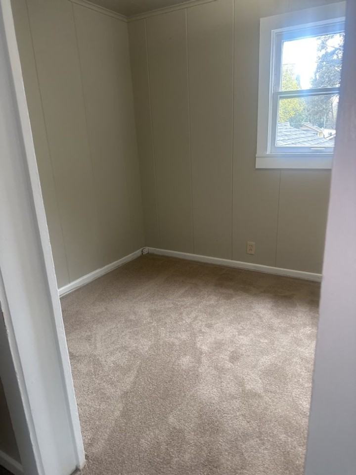 855 E 10th St - Photo 2 of 10